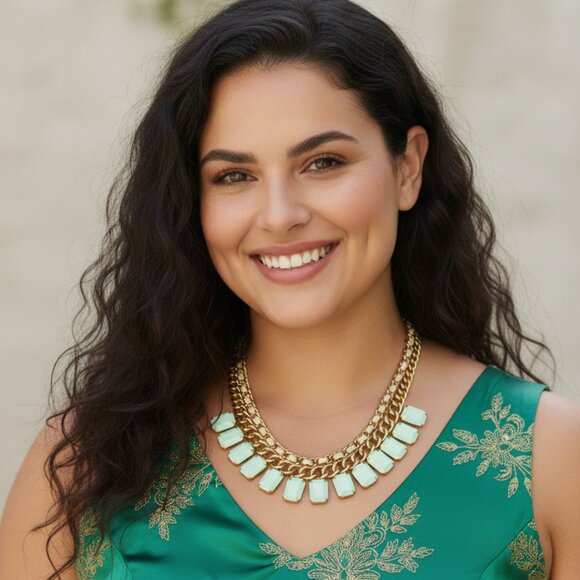 ✨ Vintage Gold-Tone Statement Necklace with Mint Green Gem Accents ✨ - Picture 1 of 5